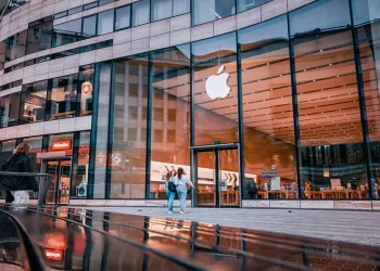 Bir Garajda Başlayan Devrim: Apple'ın Yükselişi, Düşüşü ve Zirveye Dönüşü