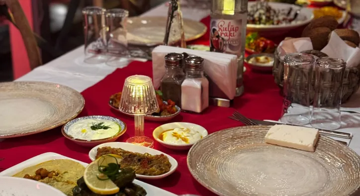 Büyükada Madam Sofia Cafe & Bar'ın Başarı Hikayesi: Gastronomi ve Keyif Deneyimi