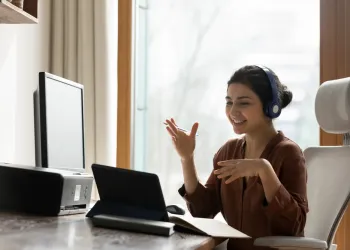 Konuşma Odaklı İngilizce Eğitimi: Hikaru Language School Başarı Hikayesi